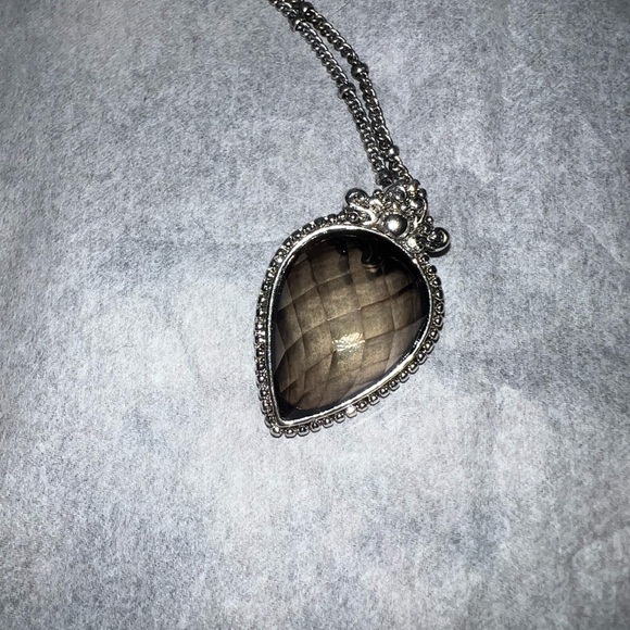 NWOT Gray Dragon Scale Embossed Pendant Necklace & Earring Set - Picture 4 of 5